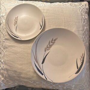 Discontinued Gibson Everyday Dinnerware, 1- 9” Plate, 1- 12” plate set, GID384